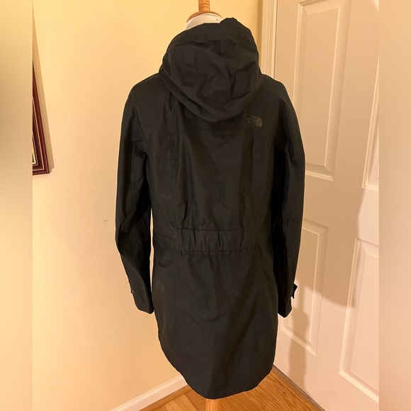 Women’s Lightweight North Face Rain Coat - Size M - Picture 4 of 9